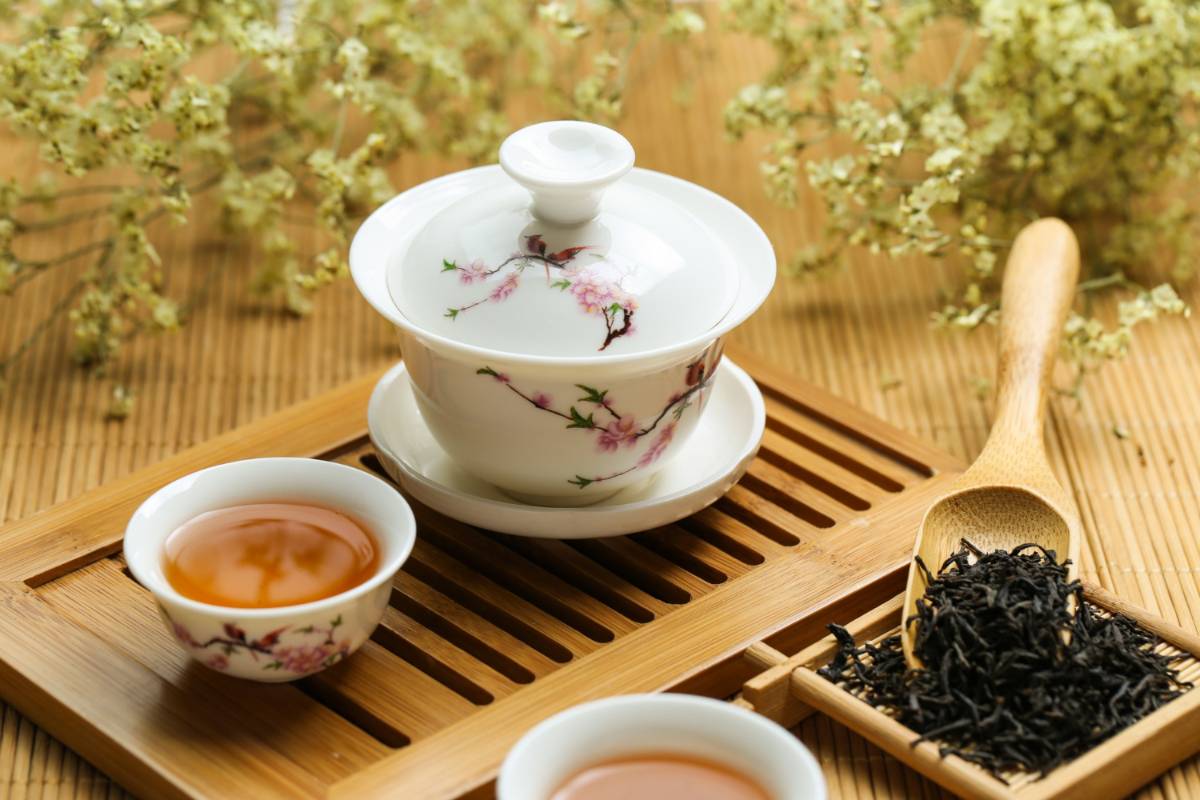 Porseleinen gaiwan met deksel en schotel