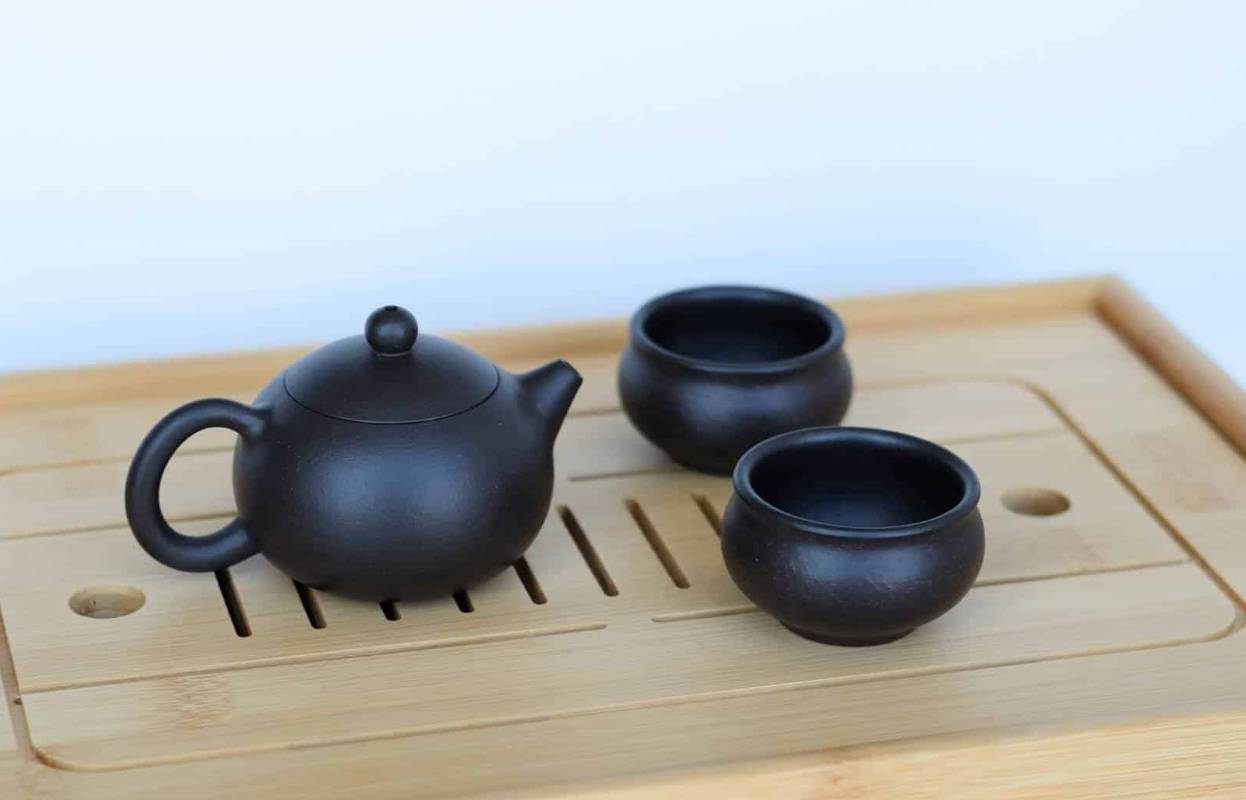 Houten theeblad met gongfu-opstelling